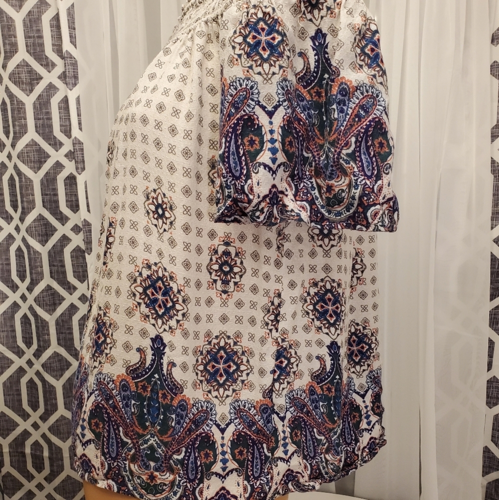 Charlotte Russe Off Shoulder Printed Top - Picture 4 of 6